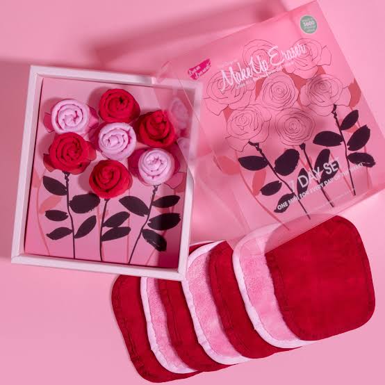 Loves Me, Loves Me Not 7-Day Set de Make Up Eraser